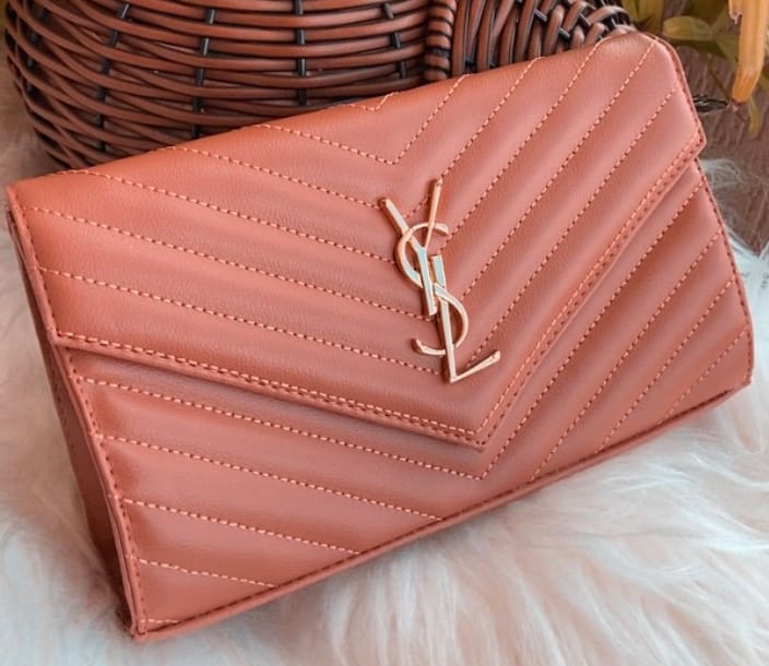 Bolsa Saint Laurent Clouth corrente dourada