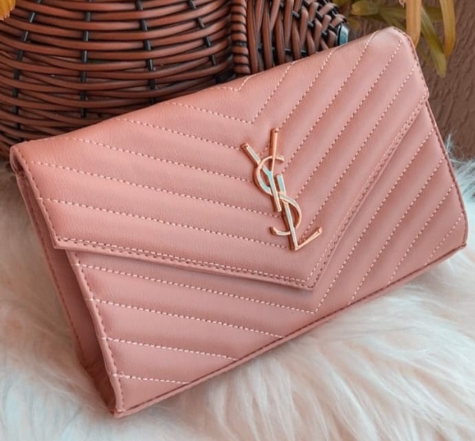Bolsa Saint Laurent Clouth corrente dourada