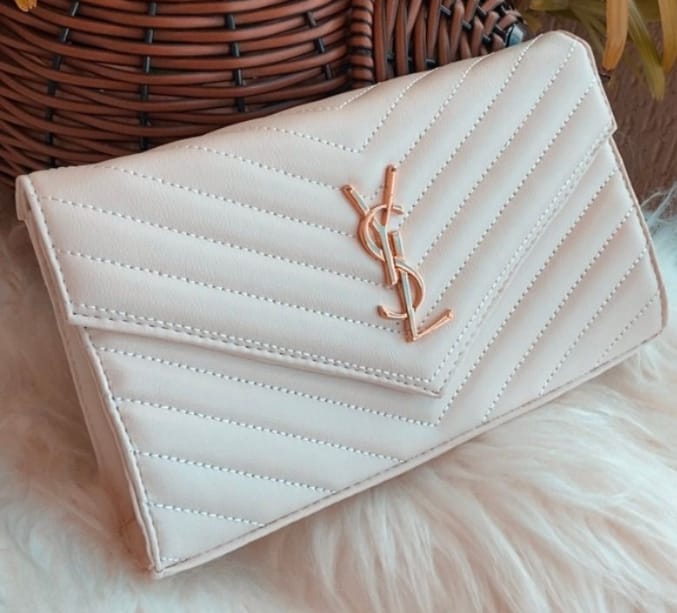 Bolsa Saint Laurent Clouth corrente dourada