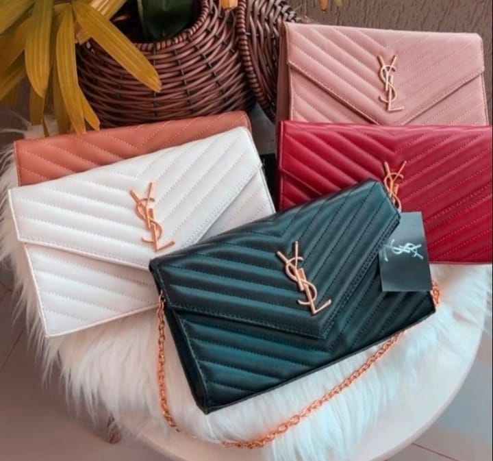 Bolsa Saint Laurent Clouth corrente dourada