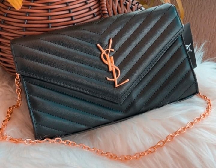 Bolsa Saint Laurent Clouth corrente dourada