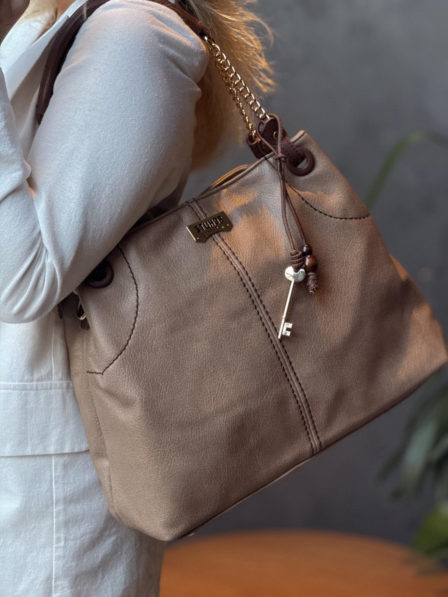Bolsa Schutz linha importada
