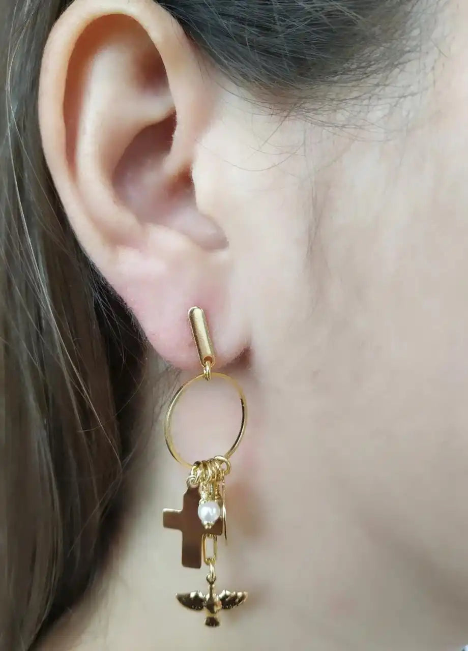 Brinco com Pingentes Religiosos Folheado