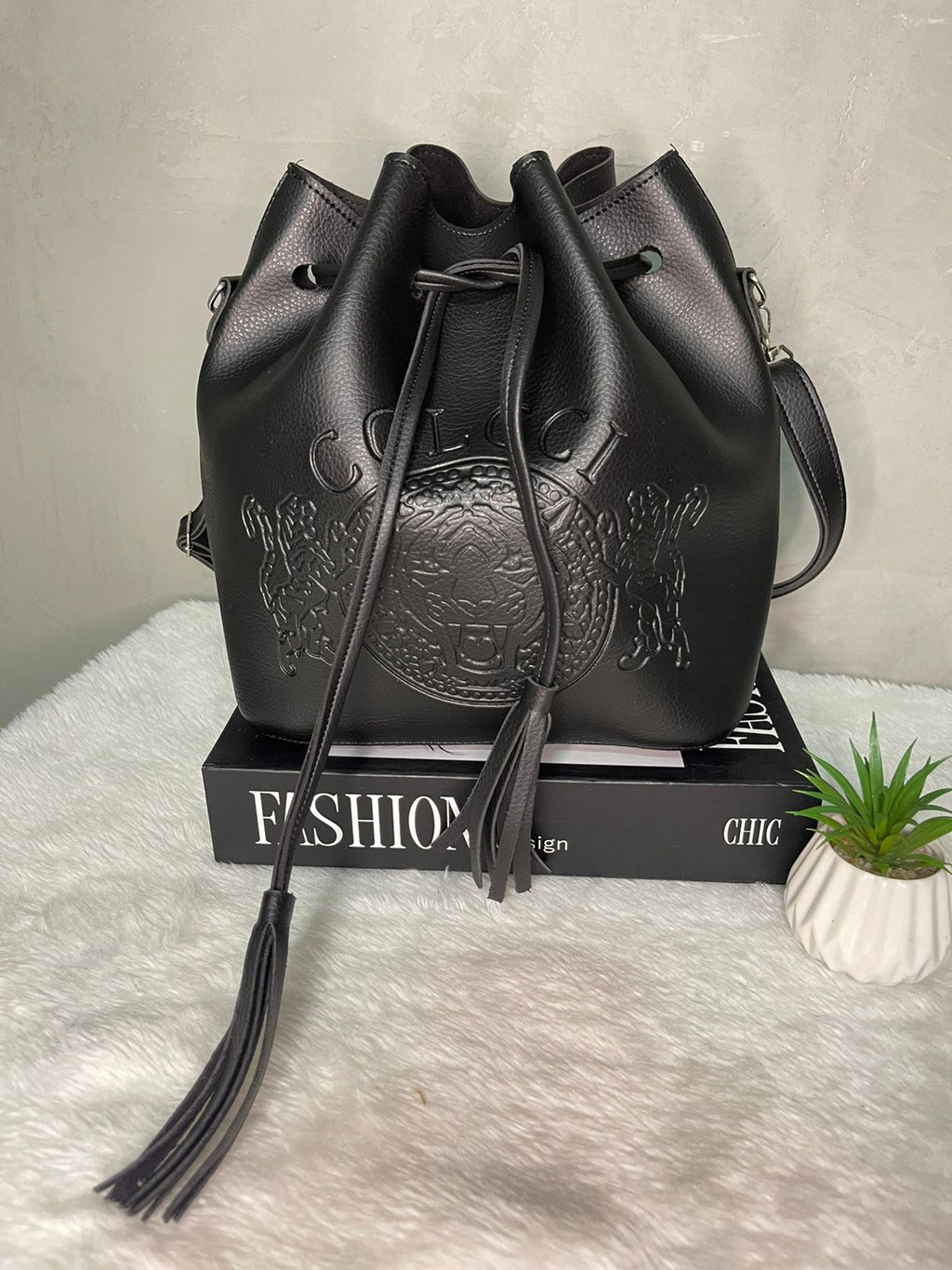 Bolsa saco Colcci leão