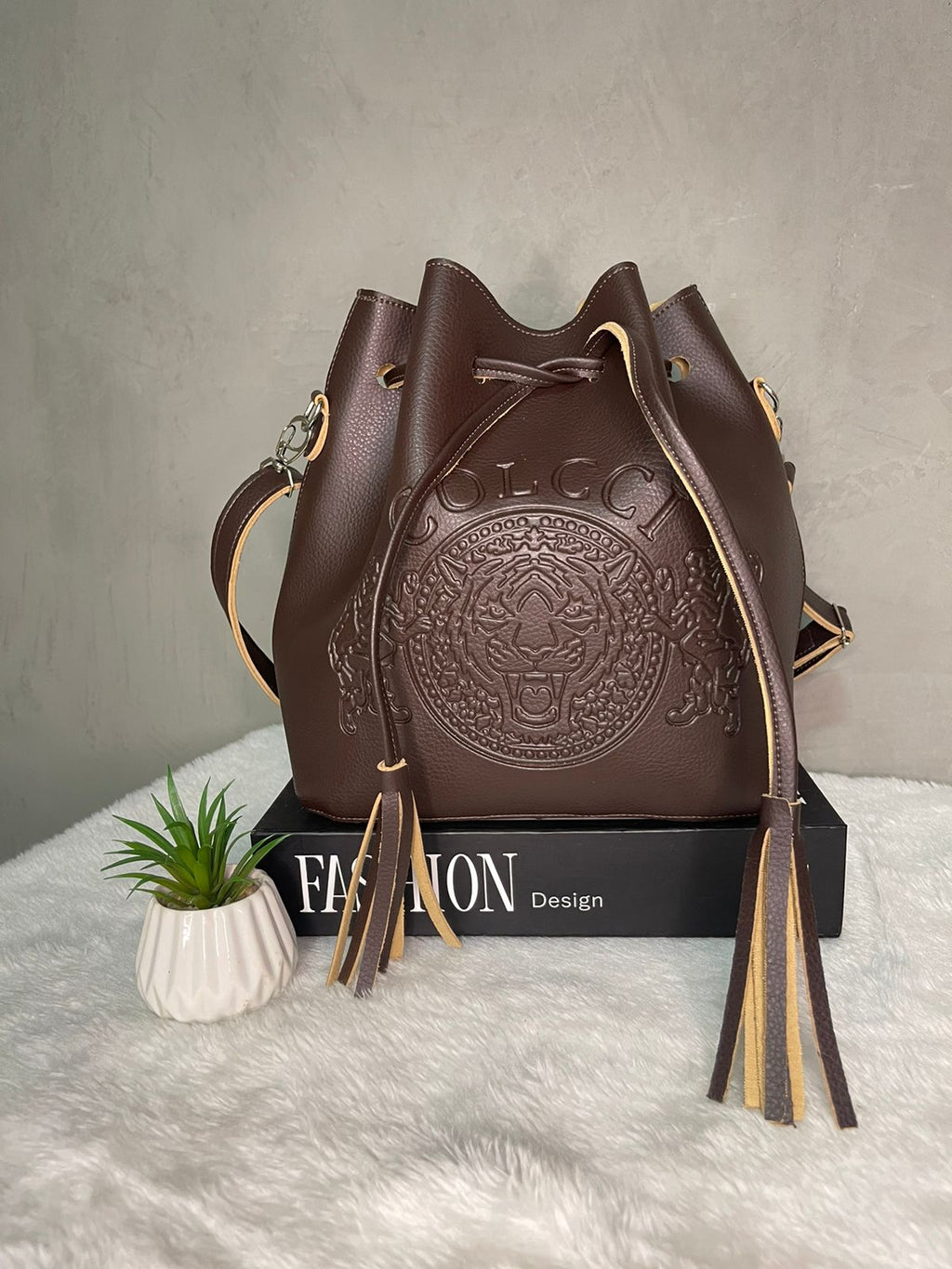 Bolsa saco Colcci leão