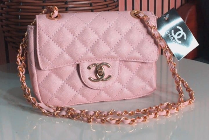 Bolsa Baby com Dourado Chanel