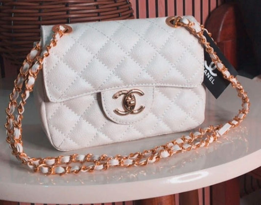 Bolsa Baby com Dourado Chanel