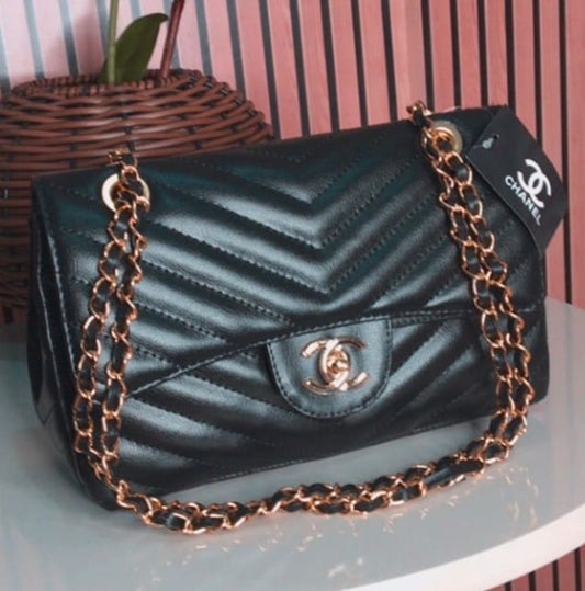 Bolsa Chanel Chevron com Dourado