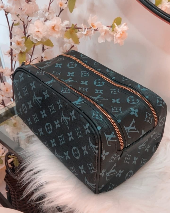 Necesser Louis Vuitton