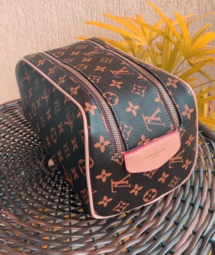 Necesser Louis Vuitton