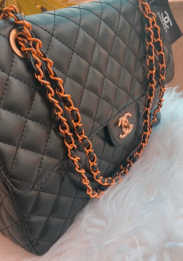 Bolsa Chanel Max corrente dourada