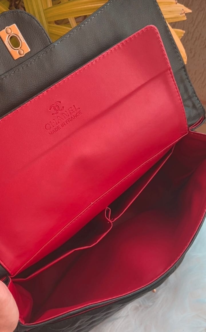 Bolsa Chanel Max corrente dourada