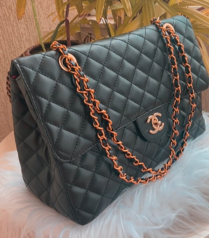 Bolsa Chanel Max corrente dourada